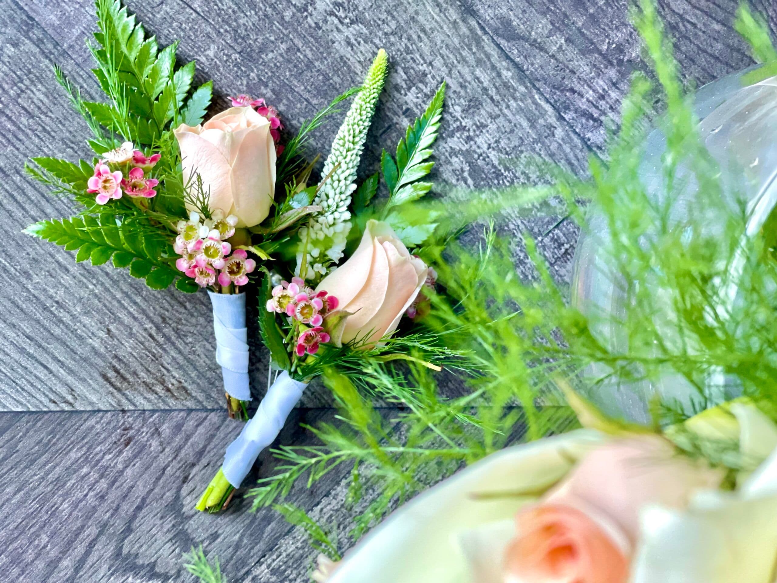 Flowers & Flowers - www.theweddingring.ca - listings -